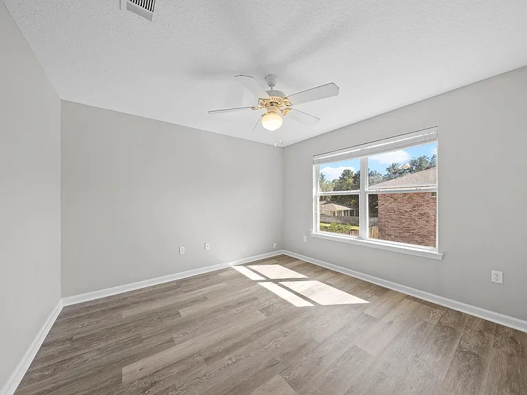 728 Palm Blvd N — Photo 13