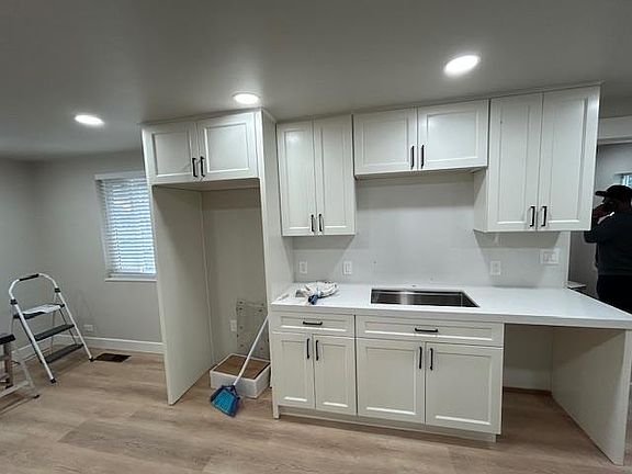 3rd image of 617 N Stockton Ave