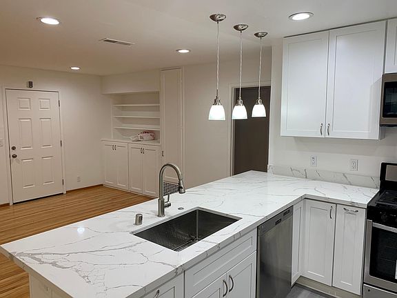 3rd image of 832 Cuesta Dr #A