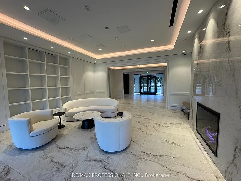 4010 Eglinton Ave W #1011 — Photo 2