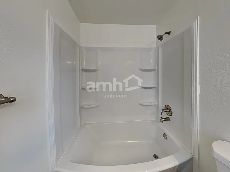 286 W 14th St — Photo 11