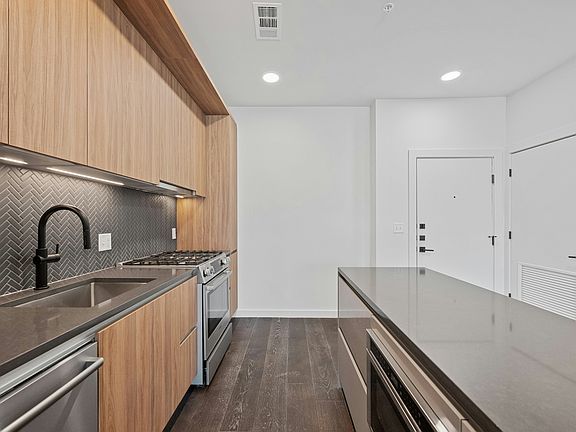 3rd image of 2209 S 1st St #215