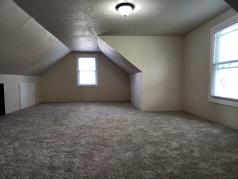 2538 Revere Ave — Photo 9