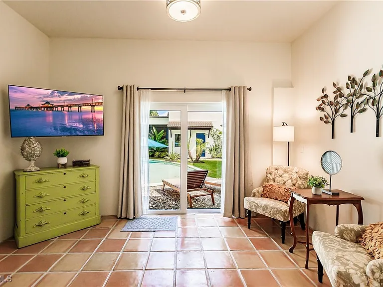 1291 Caloosa Dr — Photo 16