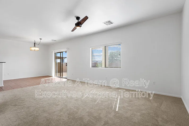 4 bed, 2.5 bath, 1535 sqft, $1,945 — Photo 4