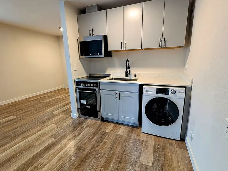 Eleanor Apartments — Photo 11