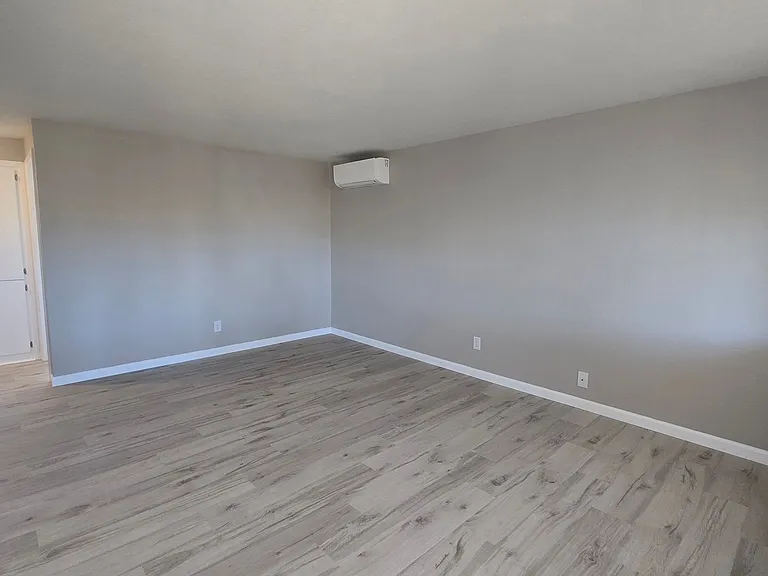 180 Garland Way N — Photo 2