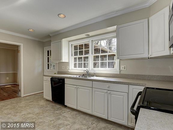 2nd image of 11805 Hayfield Ct