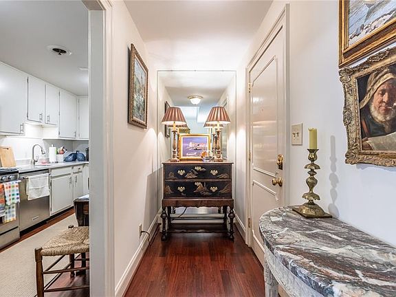 4th image of 2734 Peachtree Rd NW APT A404