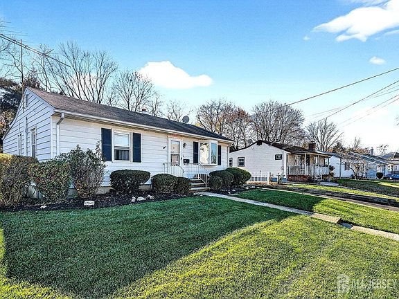 4th image of 48 Harvey Cir