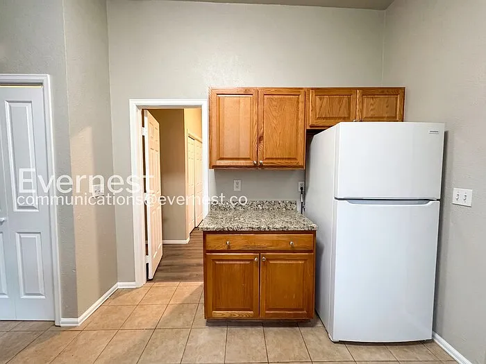 2 bed, 1.0 bath, 684 sqft, $1,595 — Photo 3