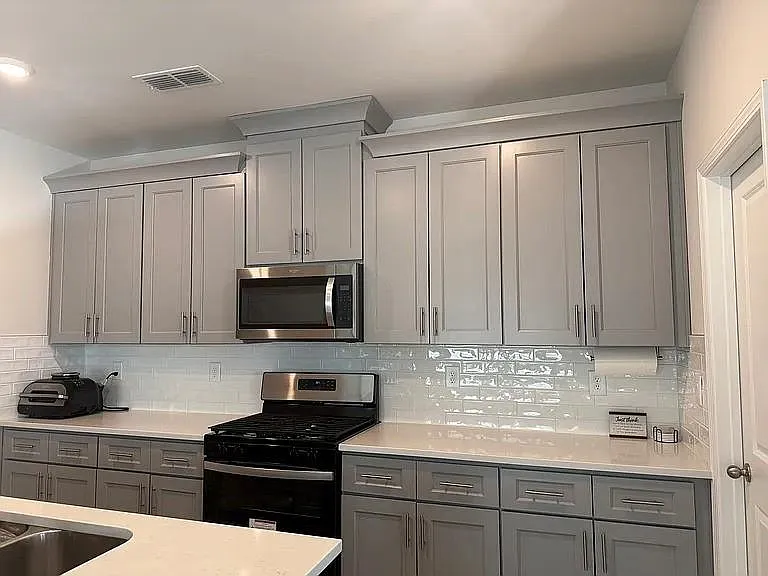 3 bed, 2.5 bath, 2260 sqft, $3,200 — Photo 4