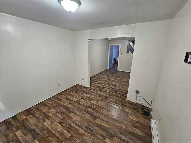 321 N Vine St — Photo 16