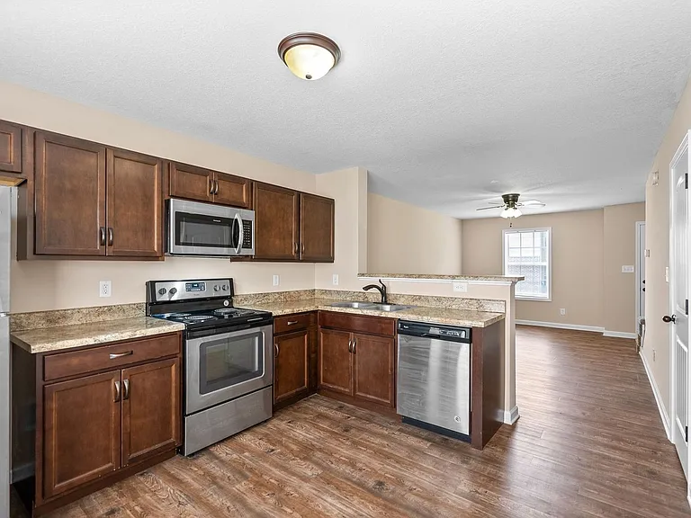 McGee Ct - 398 (x4) — Photo 10