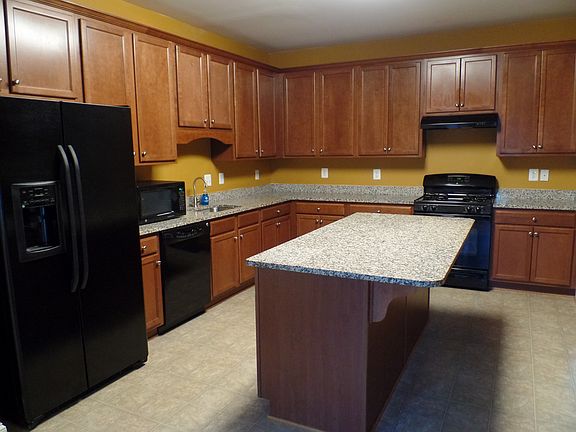 4th image of 23325 Hyacinth Ln