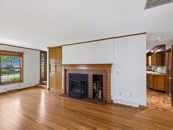 4th image of 729 Northwood Dr