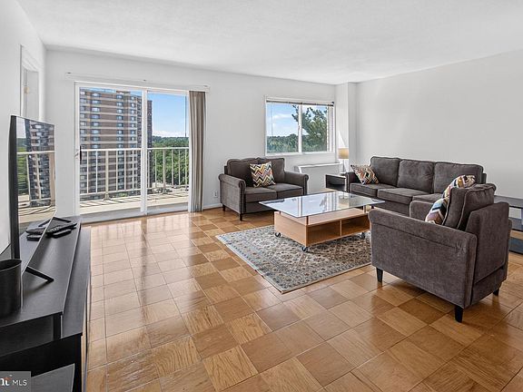 3rd image of 1121 University Blvd W APT 1013-B