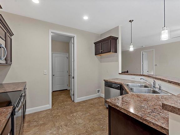 4th image of 4762 Land Rush Dr