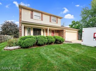 41233 Redwood Ct, Clinton Township, MI 48038