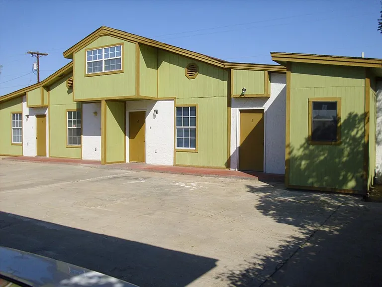 421 Hilltop Rd — Photo 6