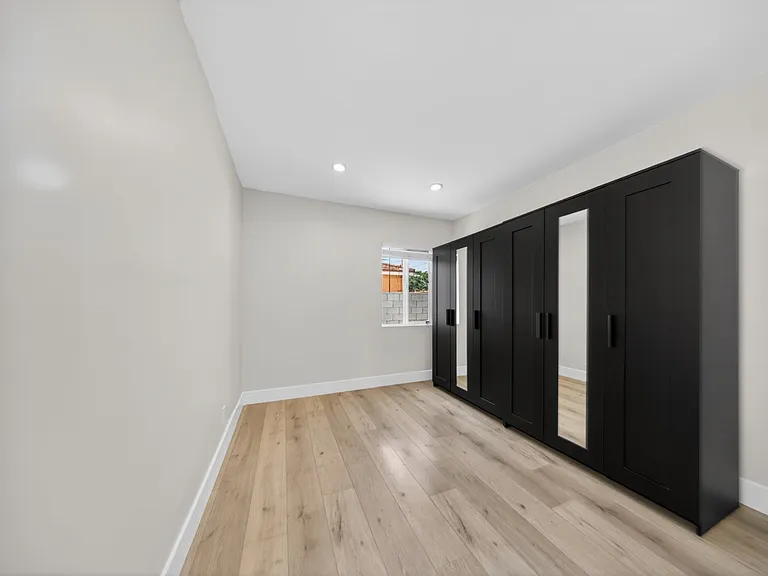 11840 Arminta St — Photo 27