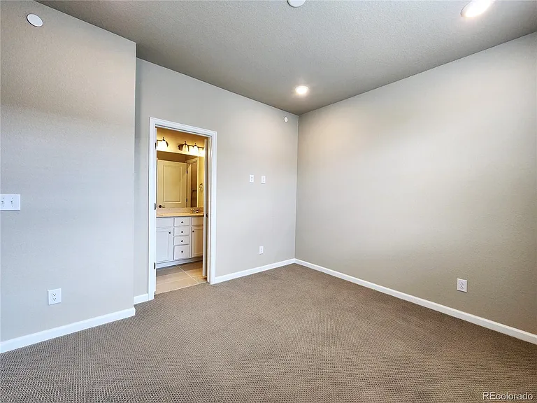 7035 Cumbria Ct — Photo 17