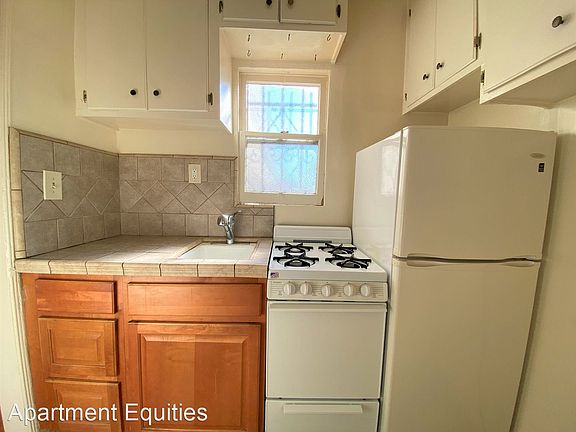 4th image of 5400 Carlton Way #11598685