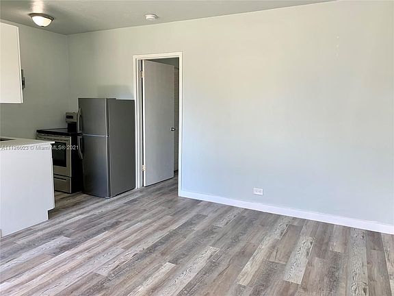 3rd image of 2901 NW 18th St #32