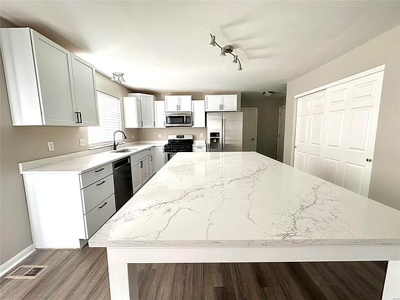 3rd image of 7 Trent Park Ct