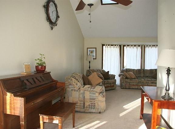 4th image of 501 Laramie Cir