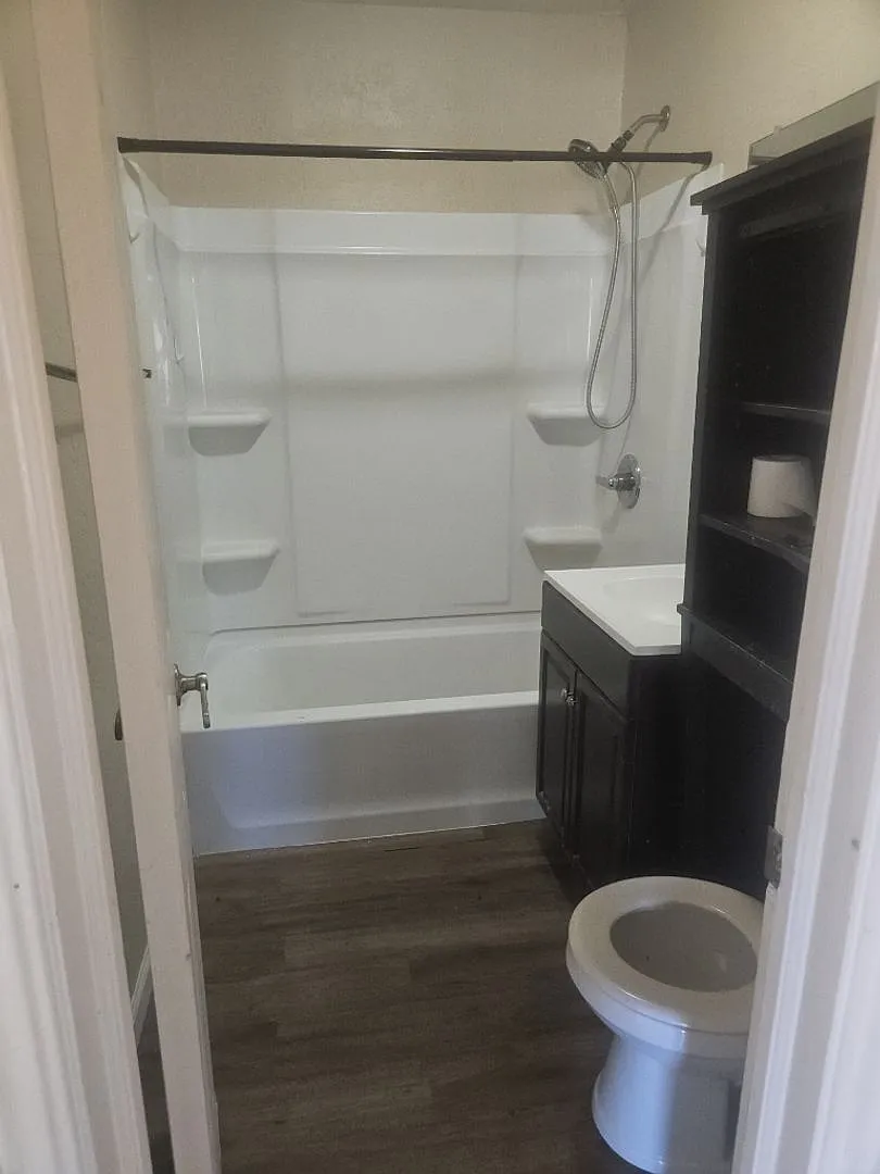 3 bed, 1.0 bath, 900 sqft, $975 — Photo 4