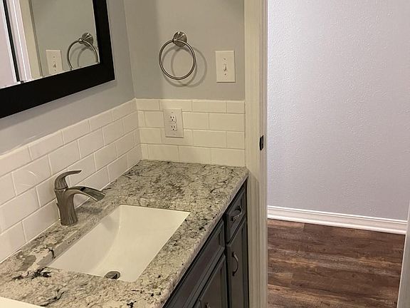 5th image of 1325 Pecan Sq