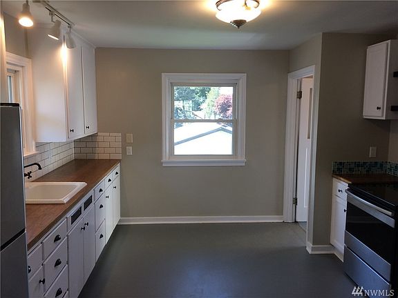 5th image of 1327 Rainier Ave