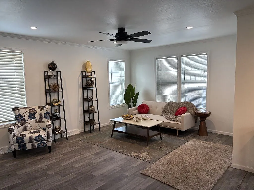 3 bed, 2.0 bath, 1356 sqft, $1,900 — Photo 4