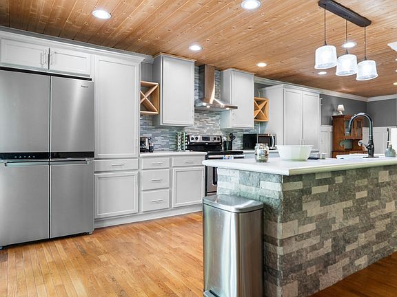4th image of 740 Whisperwood Trl NE