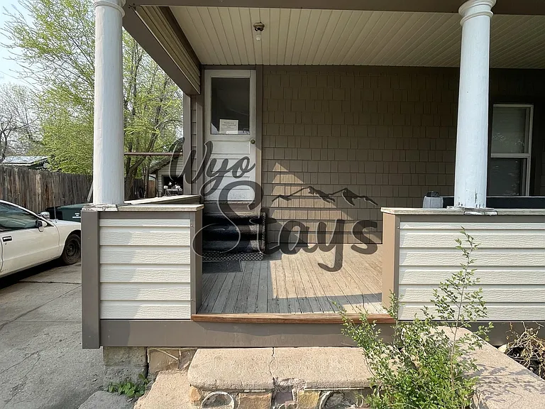625 Lewis St #B — Photo 1