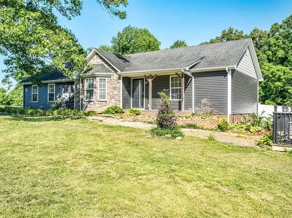 2779 Auburn Richelieu Rd, Auburn, KY 42206