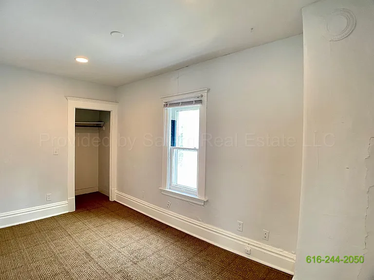 344 - 346 Diamond Ave SE — Photo 8