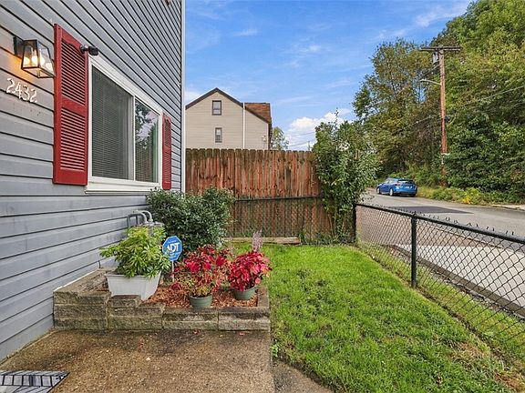 4th image of 2432 Patterson St