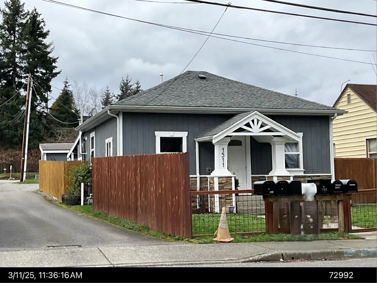 3 bed, 1104 sqft, $3,200 — Photo 1