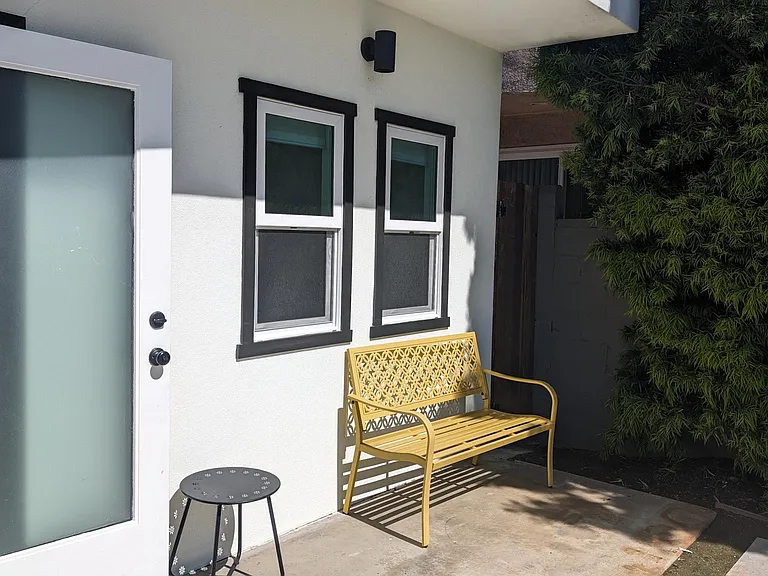 1731 Franklin St #4 — Photo 3