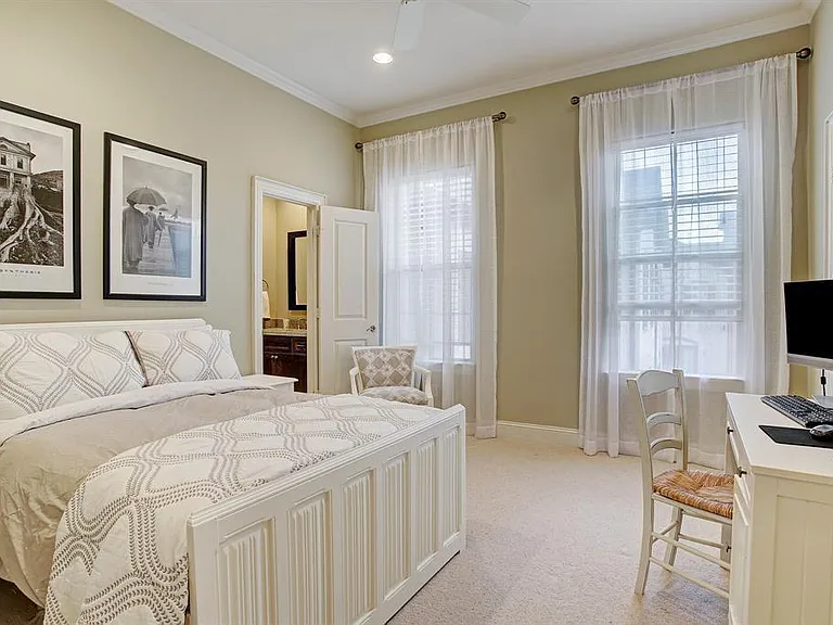 912 Lovett Blvd #J — Photo 8