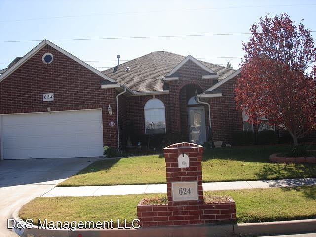1st image of 624 SW 156th St