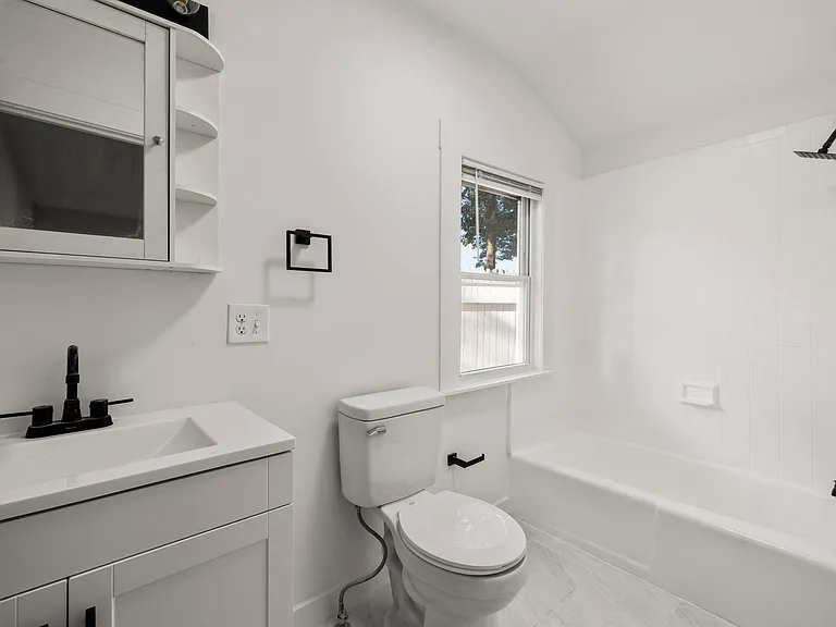 10 1/2 Gould St #10-1/2 — Photo 4