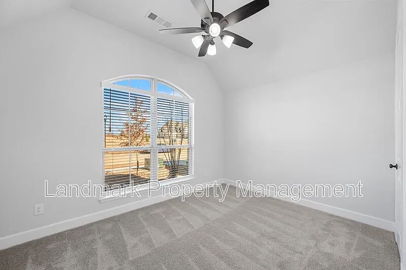 4 bed, 3.0 bath, 2267 sqft, $3,500 — Photo 4