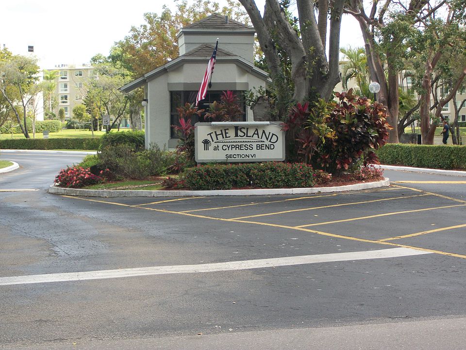 Main Entrance to the Island