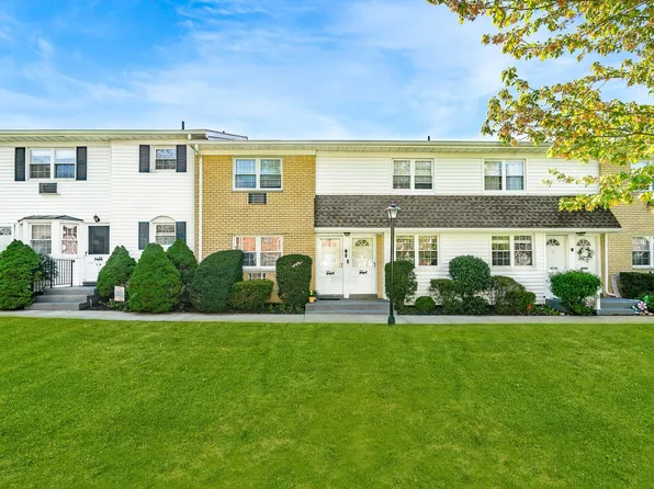4804 Wilshire Lane #4804, Oakdale, NY 11769