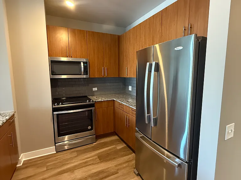 11 W Grand Ave — Photo 3