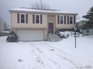 789 Meade Ln, Roselle, IL 60172