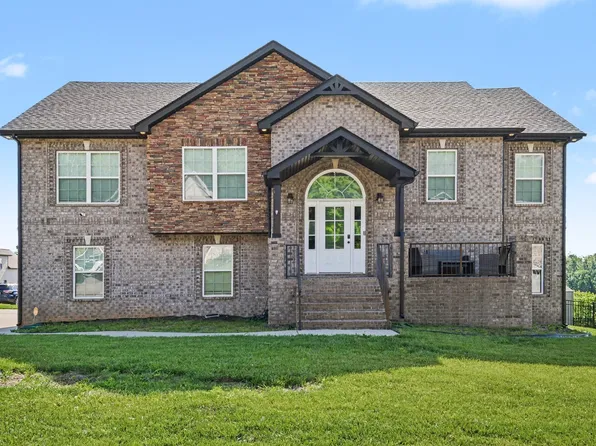 529 Cresthaven Ln, Clarksville, TN 37043